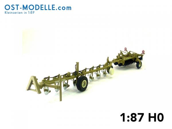 Aufsattelbeetpflug Fortschritt B550 Transportstellung siena